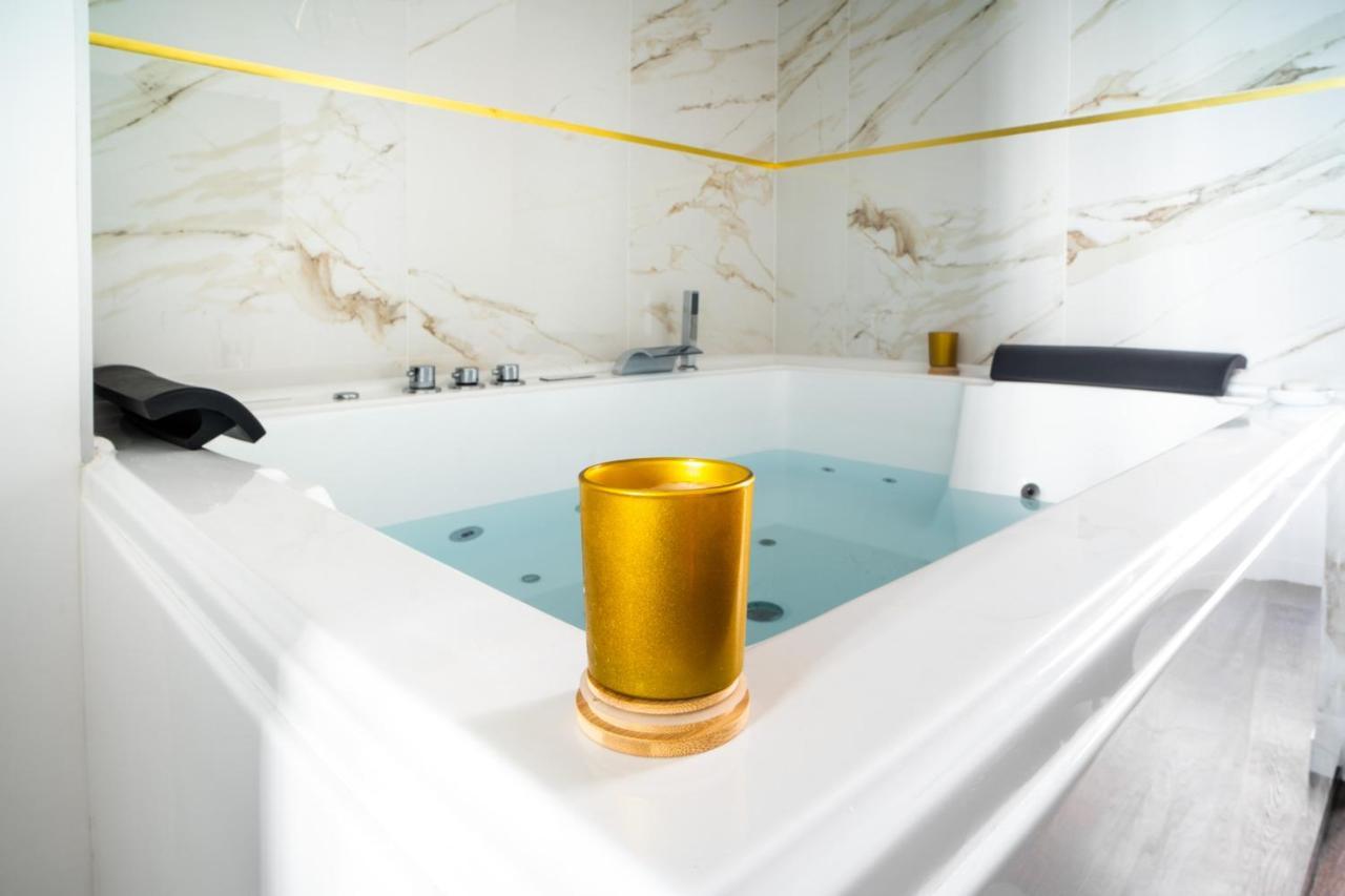 Suite L'Eclipse Paris, Logement Avec Jacuzzi, A 10 Minutes Des Champs Elysees ルヴァロワ＝ペレ エクステリア 写真